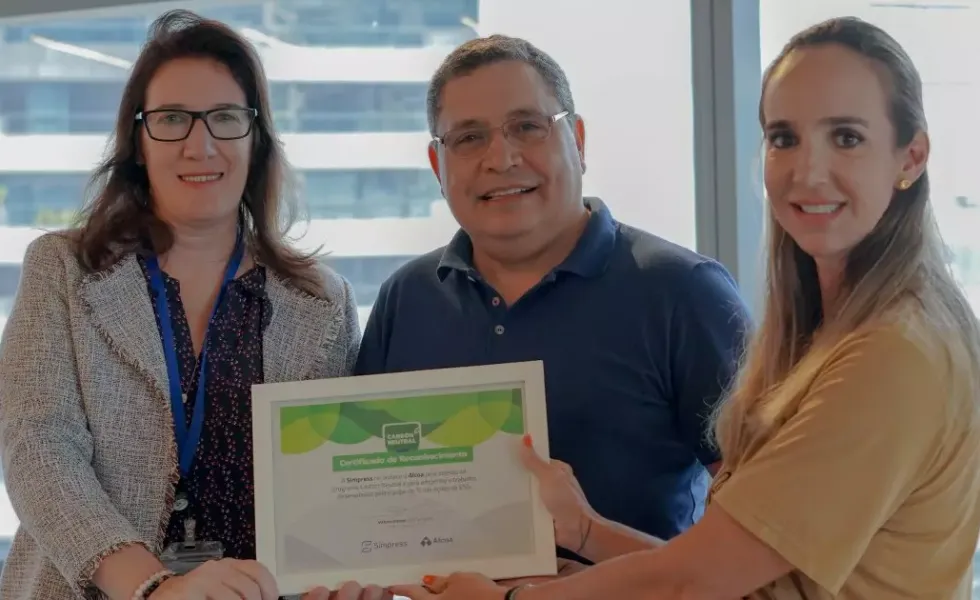 Alcoa e Simpress reflorestam 2,7 mil árvores e neutralizam mil toneladas de CO₂