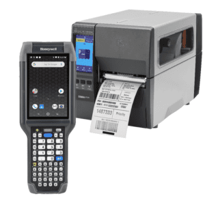 imagem de um coletor de dados da Honeywell em primeiro plano e uma impressora térmica da Zebra em segundo plano
